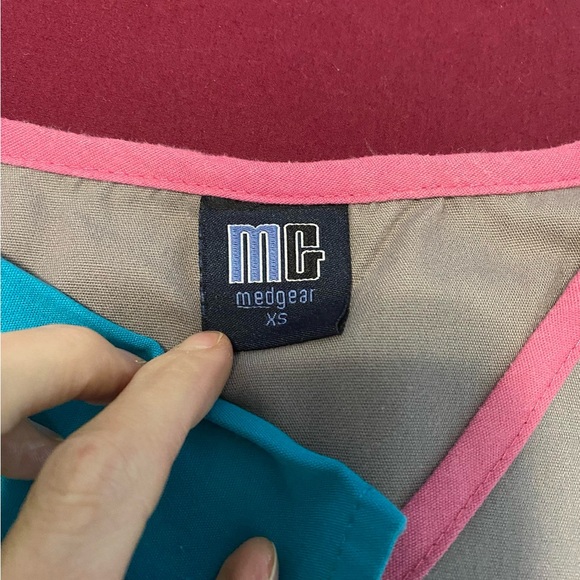 Women’s scrub top lot - Picture 3 of 4